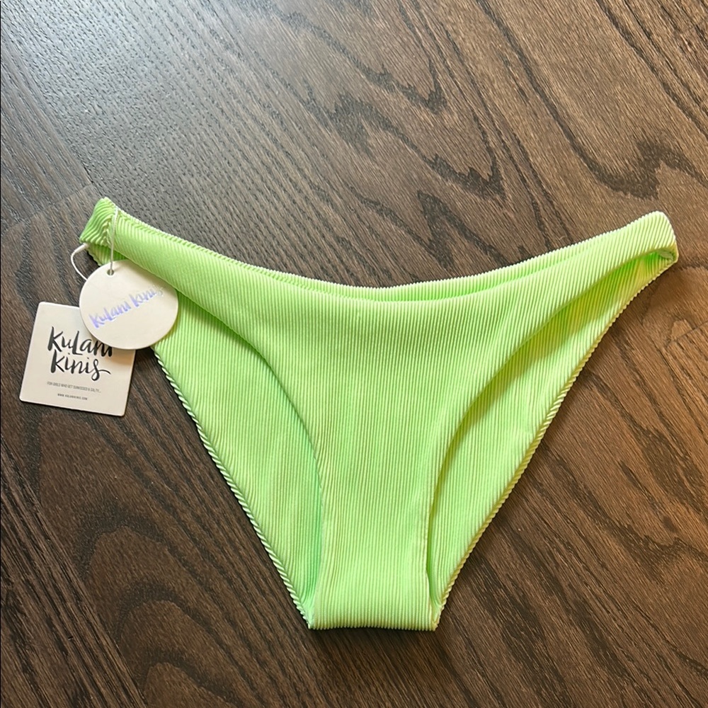 Kulani Kini’s neon lime bottoms